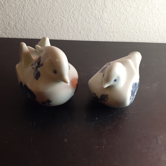 Fitz & Floyd Handpainted Ceramic Gray Bird Figurines Set of 2. - Picture 7 of 7
